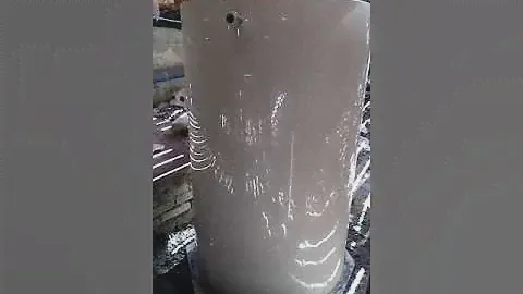 Накопительный бак для воды 1000 литров.